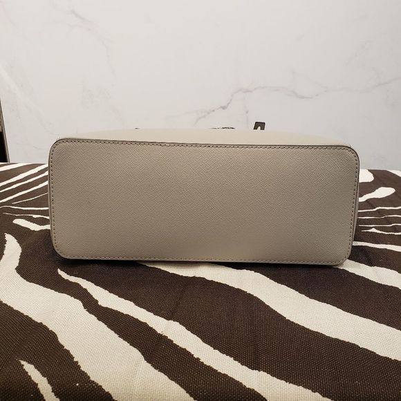 Michael Kors Charlotte Large Tote - Picture 5 of 7